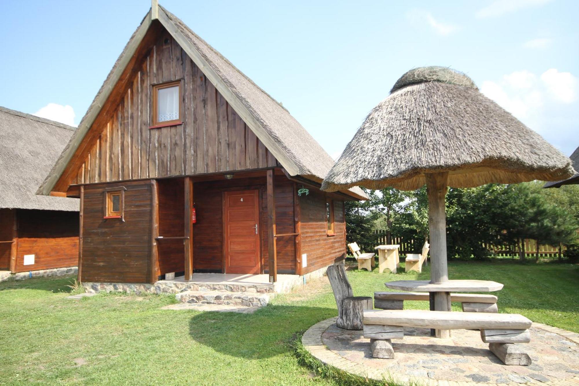 Dworek Leba I Domki Ranczo Itrich Exterior foto
